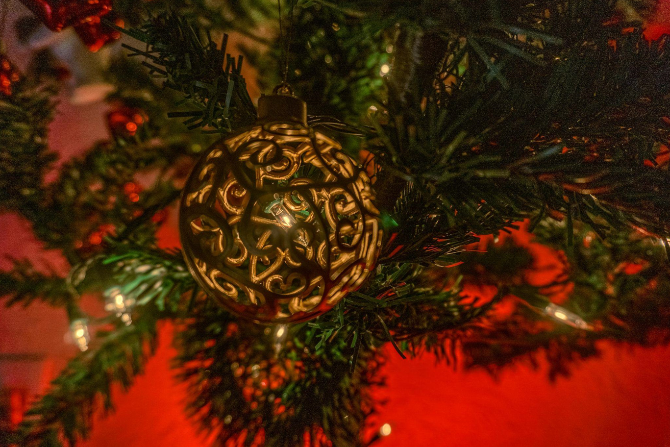 Choosing the Perfect Christmas Tree for an 8-Foot Ceiling